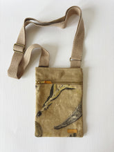 Cargar imagen en el visor de la galería, Bolso Peregrino (para celular y lo básico)