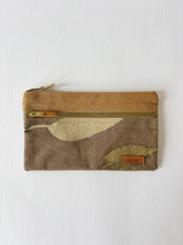 Cargar imagen en el visor de la galería, Cartuchera Butiá (2 cierres)