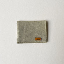 Cargar imagen en el visor de la galería, Billetera con tintes naturales