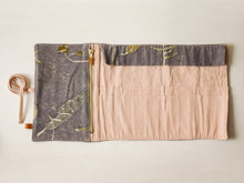 Cargar imagen en el visor de la galería, Roll de herramientas o pinceles