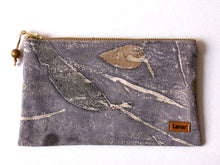 Cargar imagen en el visor de la galería, Cartuchera en Ecoprint