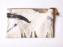 Cargar imagen en el visor de la galería, Cartuchera en Ecoprint