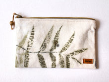 Cargar imagen en el visor de la galería, Cartuchera en Ecoprint