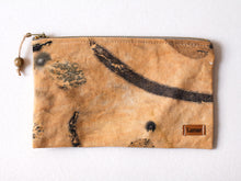 Cargar imagen en el visor de la galería, Cartuchera en Ecoprint