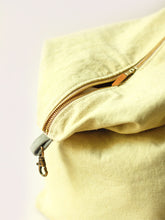 Cargar imagen en el visor de la galería, Mochila triángulo