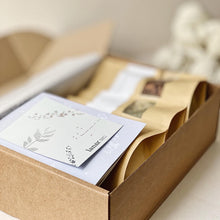 Cargar imagen en el visor de la galería, KIT DE MATERIALES PARA TALLER ONLINE DE TINTES NATURALES
