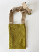 Cargar imagen en el visor de la galería, Bolso Peregrino (para celular y lo básico)
