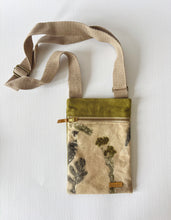 Cargar imagen en el visor de la galería, Bolso Peregrino (para celular y lo básico)
