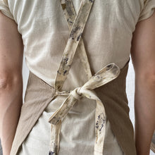 Load image into Gallery viewer, Delantal lino con peto
